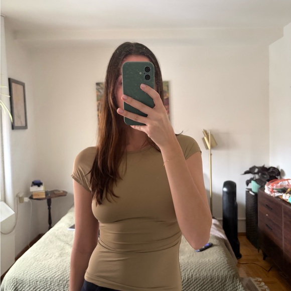 Princess Polly Light Green Going Out Top Size 2 - Picture 2 of 4